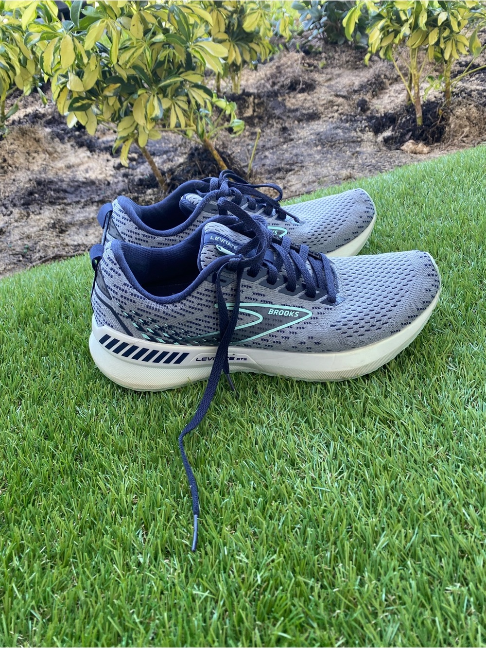 Brooks Gray and Navy Running Shoes with Mint Accent